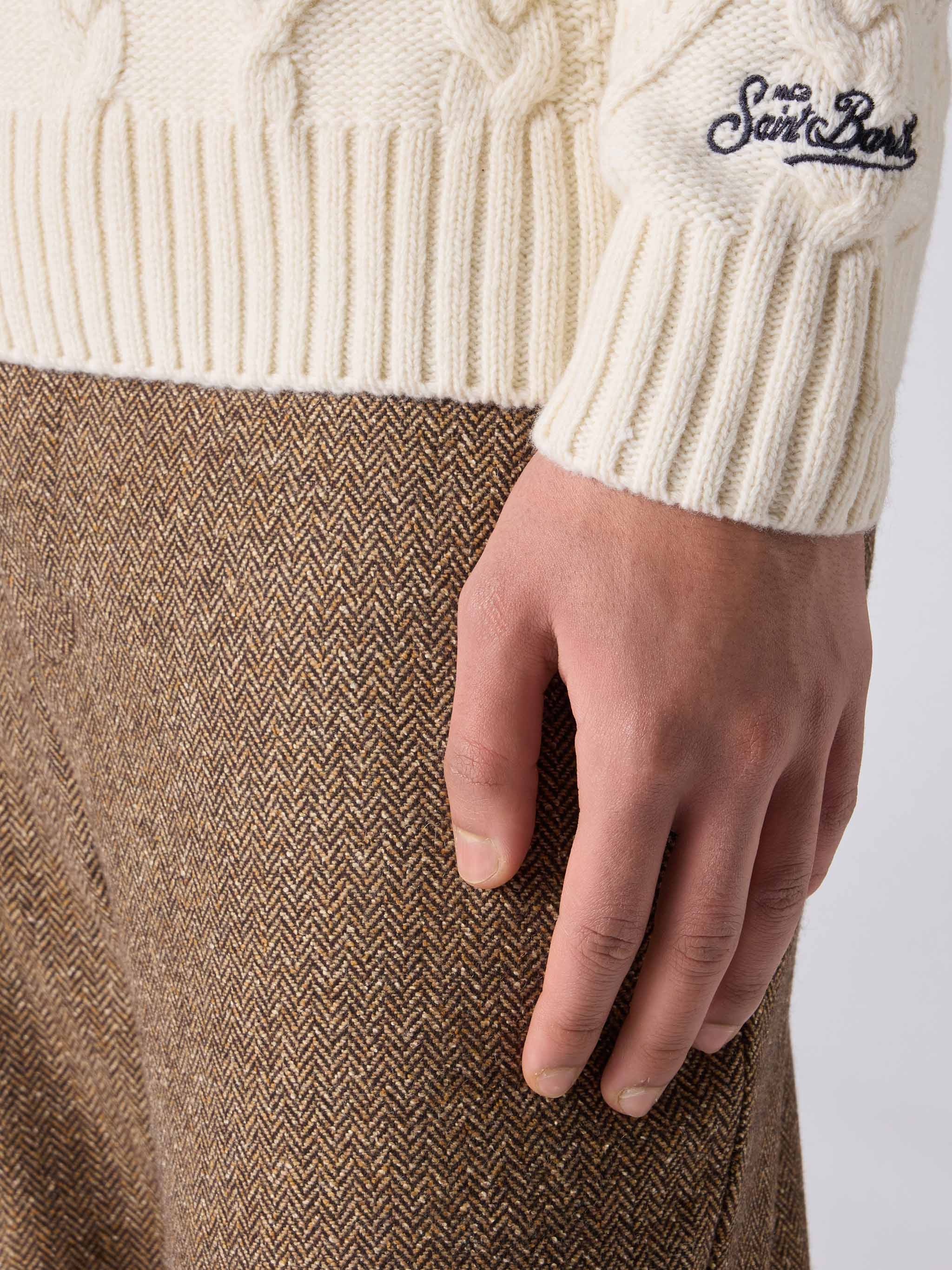 White crewneck sweater Bergen Tricot with Vacanze di Natale '83 embroidery - Image 4