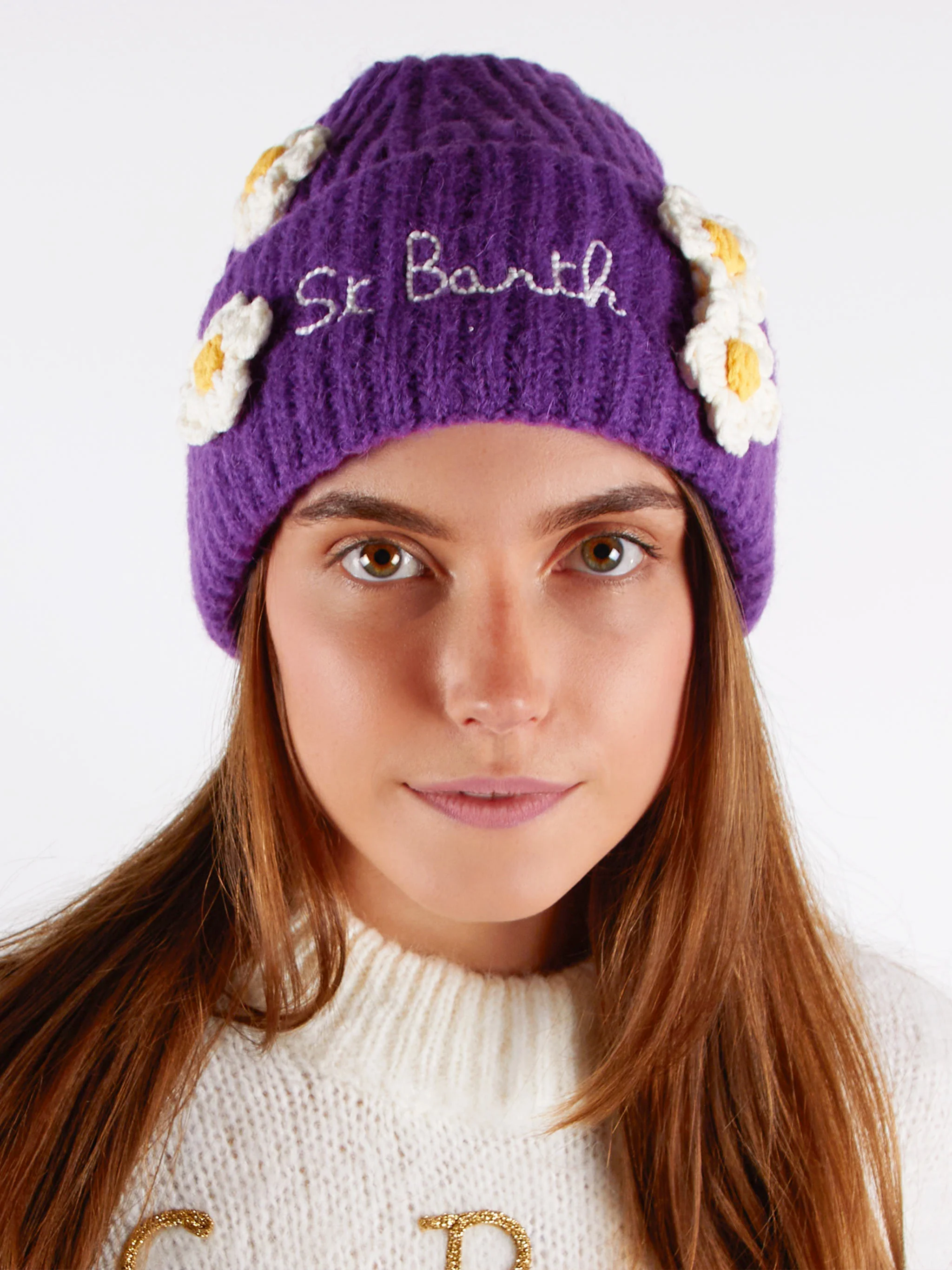 Wengen Soft purple beanie with daisy appliqués - Image 2