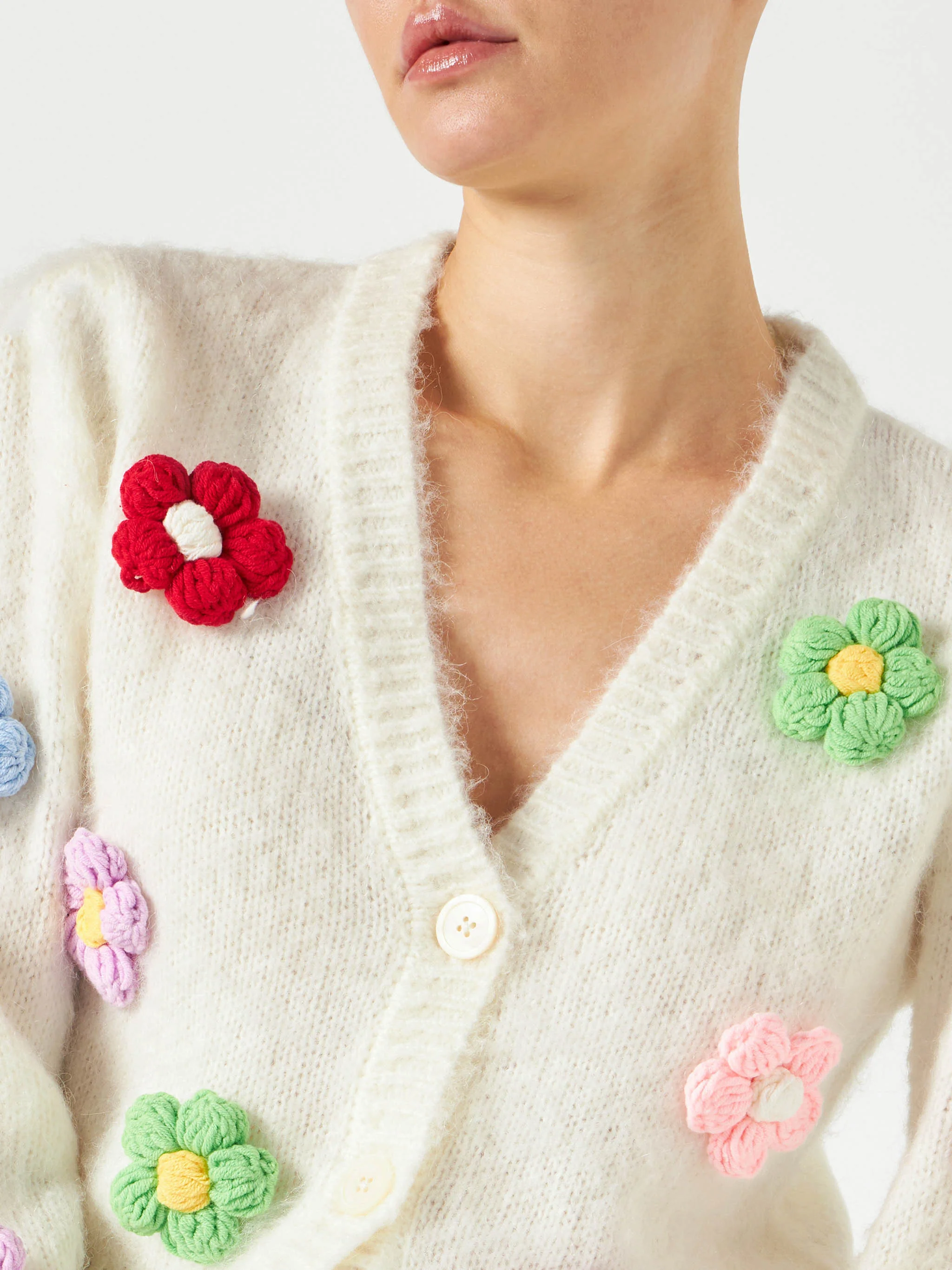 Lyza Soft cropped cardigan with daisy appliqués - Image 2