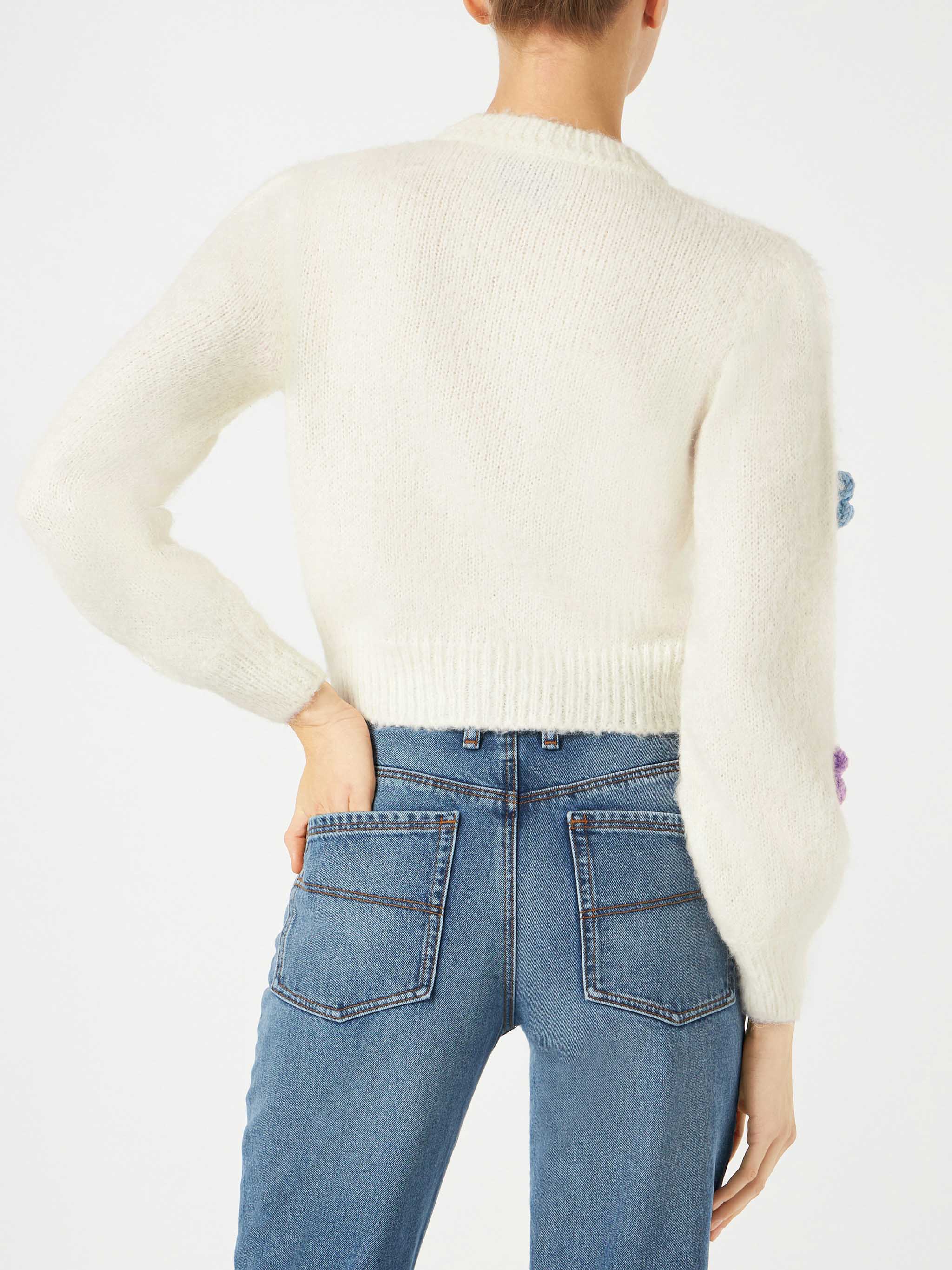 Lyza Soft cropped cardigan with daisy appliqués - Image 3