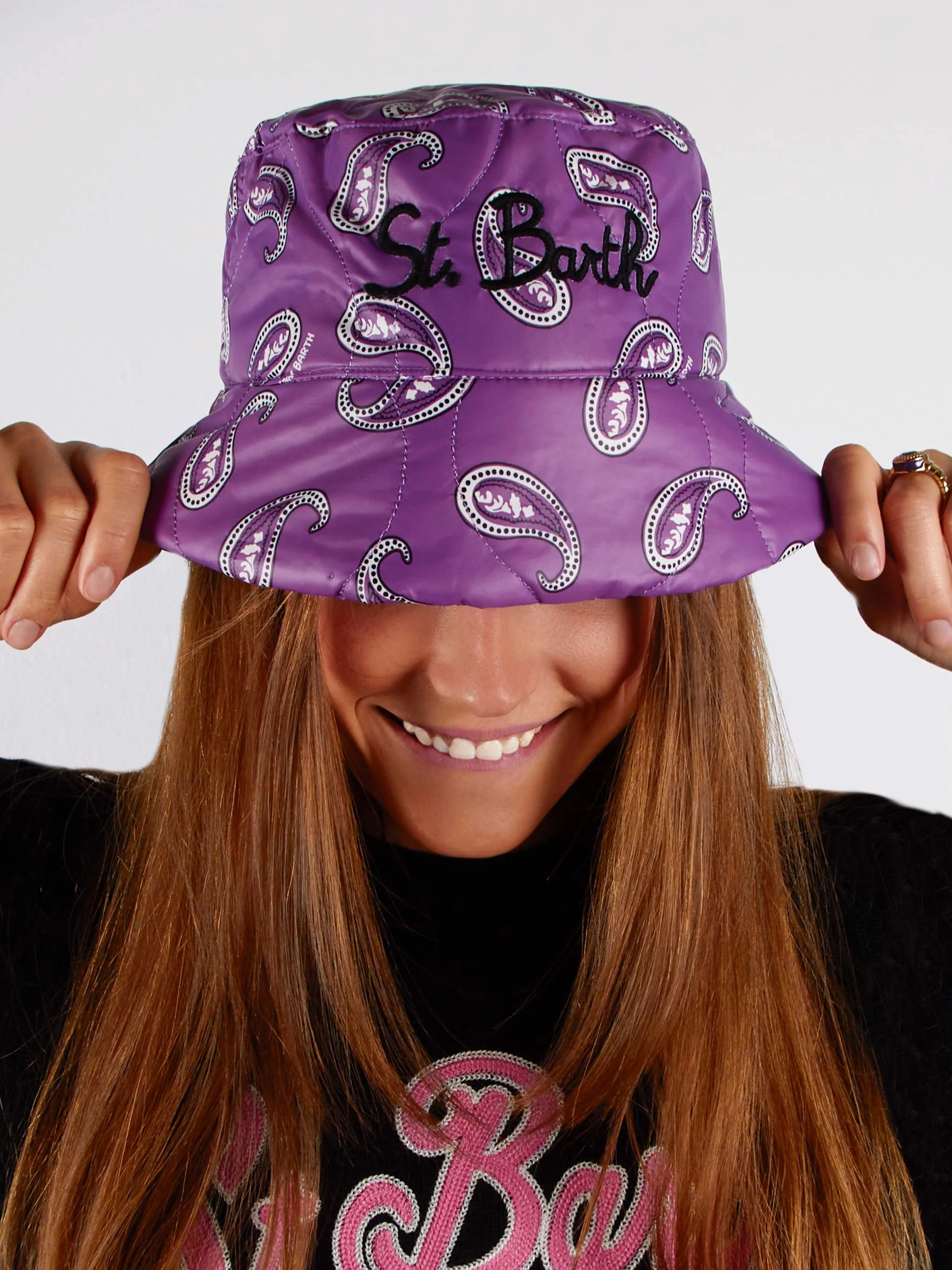 Purple and white Jude bucket hat with paisley print - Image 2