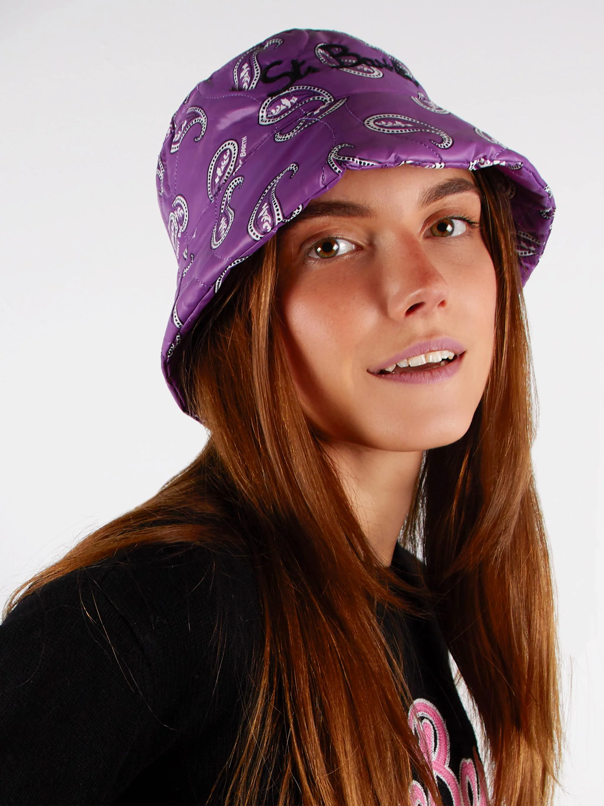 Purple and white Jude bucket hat with paisley print - Image 4