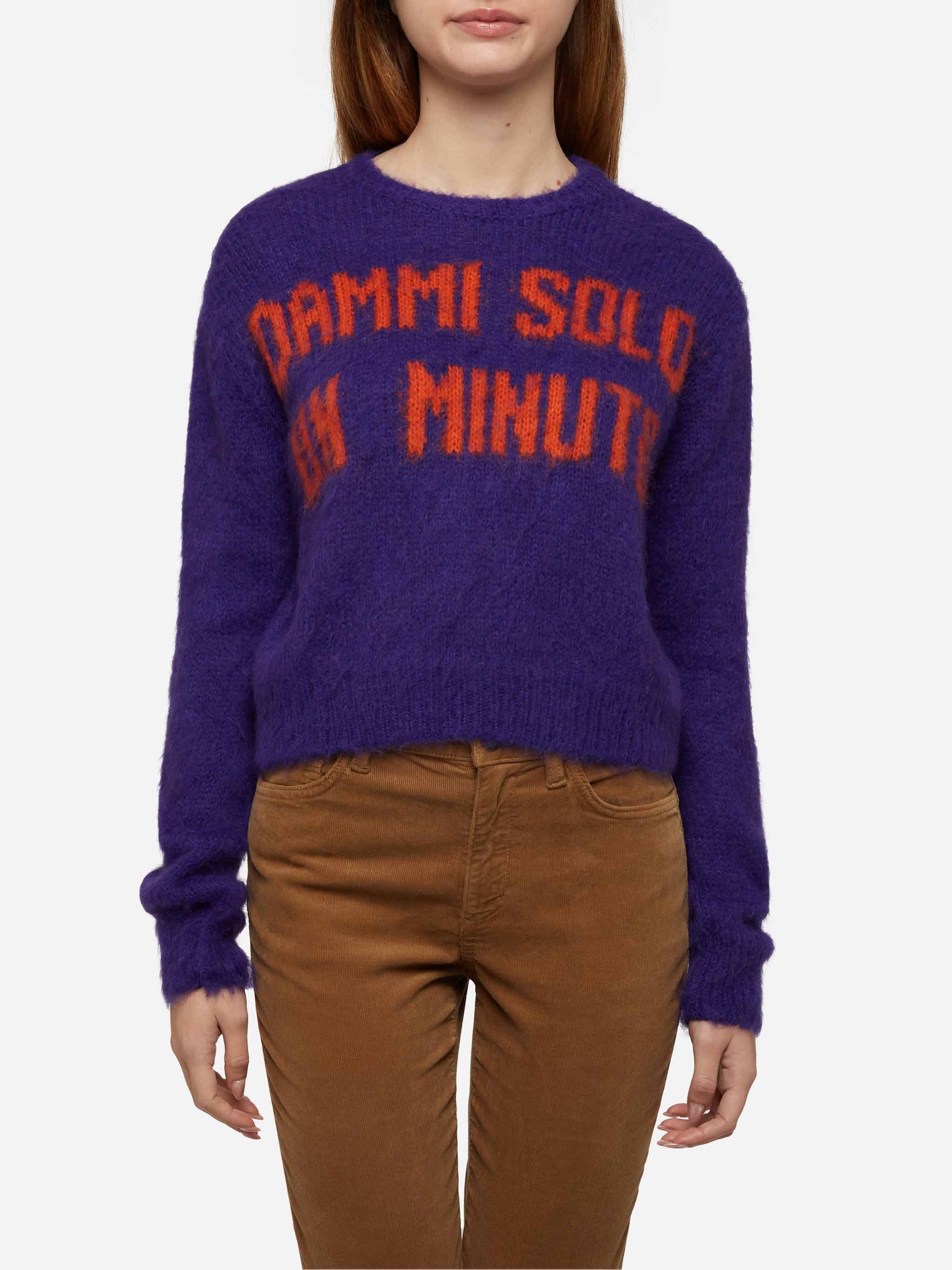 New Queen purple crop crewneck sweater with Dammi solo un minuto embroidery