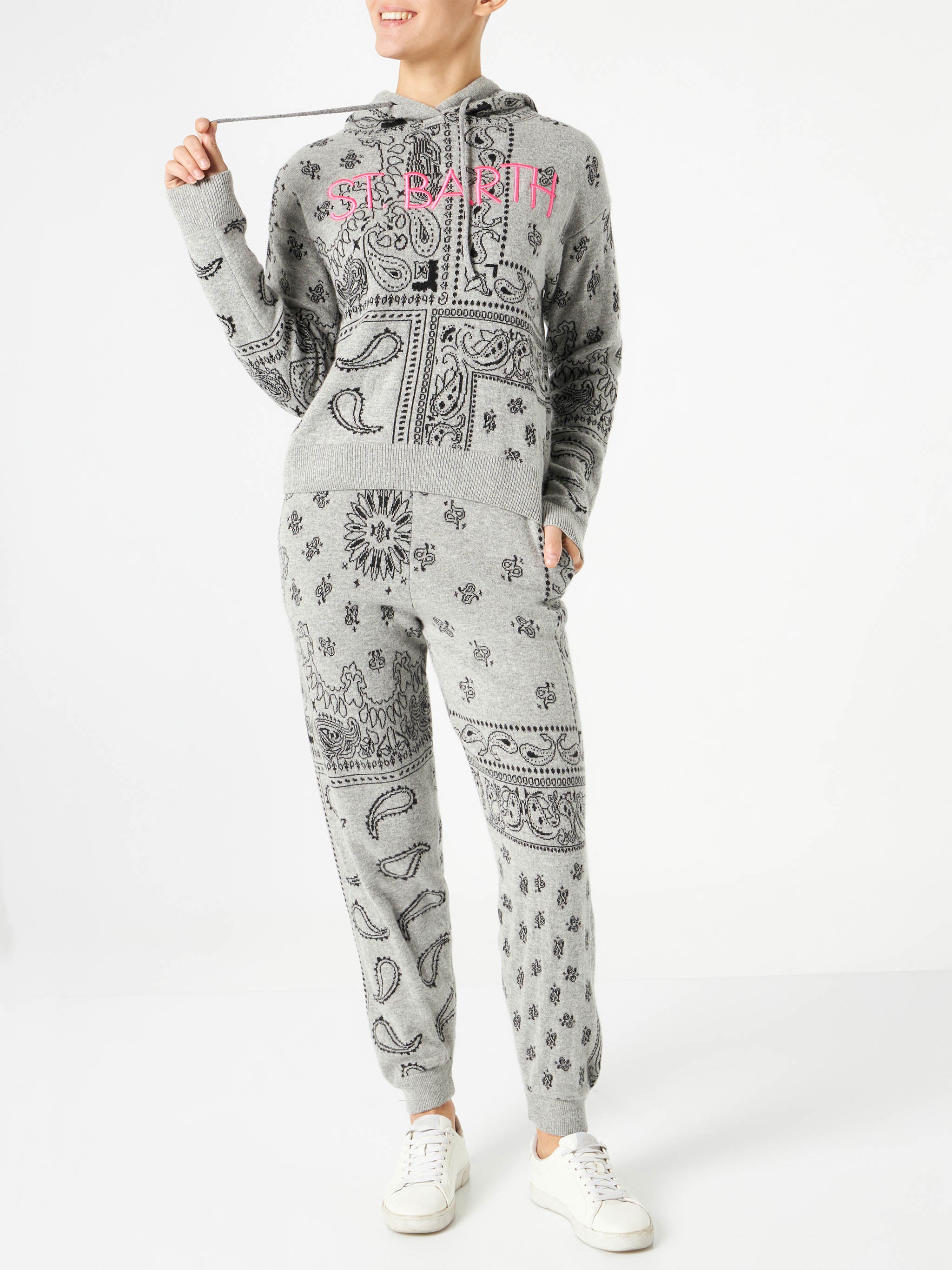 Knitted sweatpants Charlie with grey bandana print - Image 2