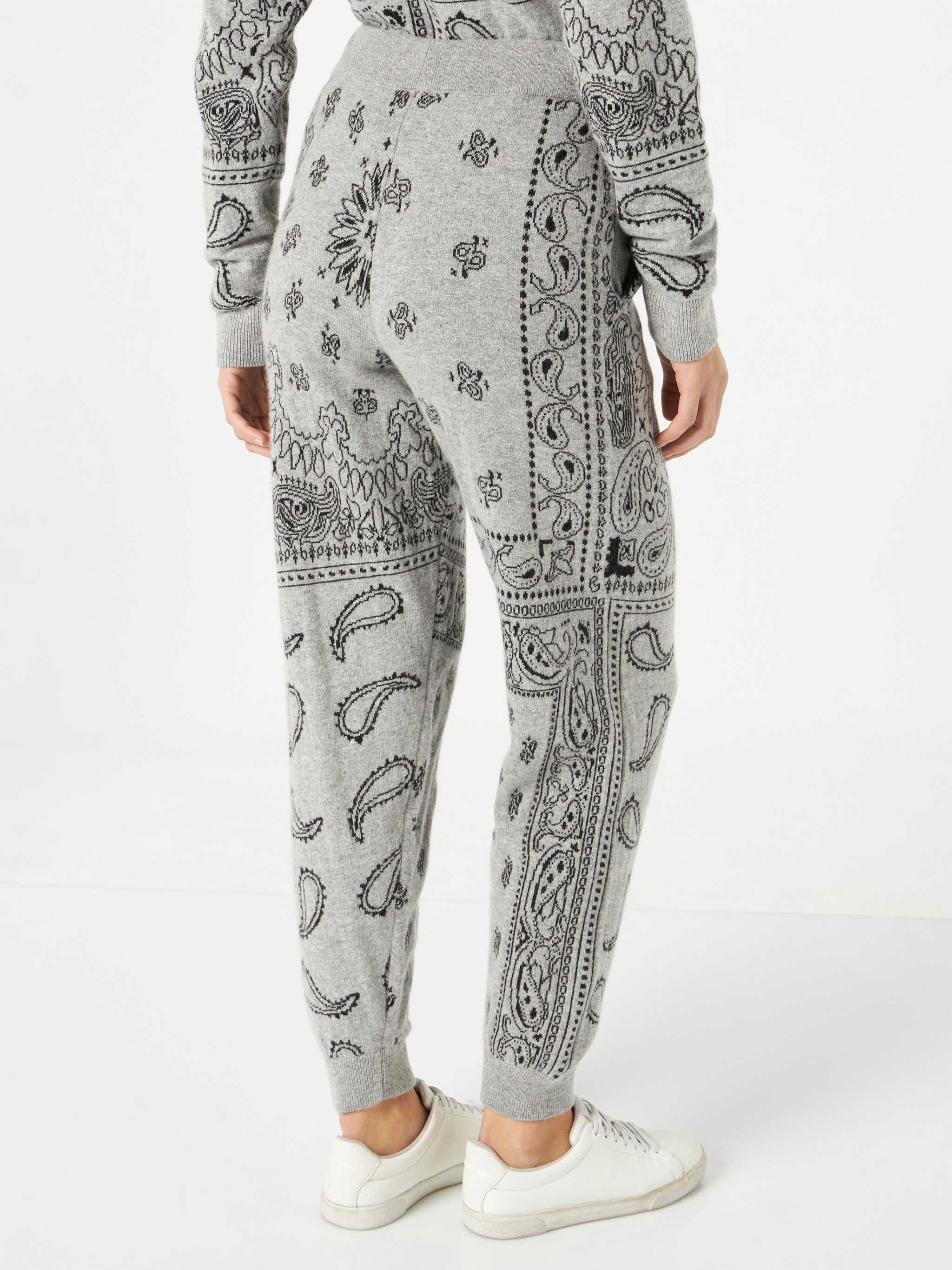 Knitted sweatpants Charlie with grey bandana print - Image 3