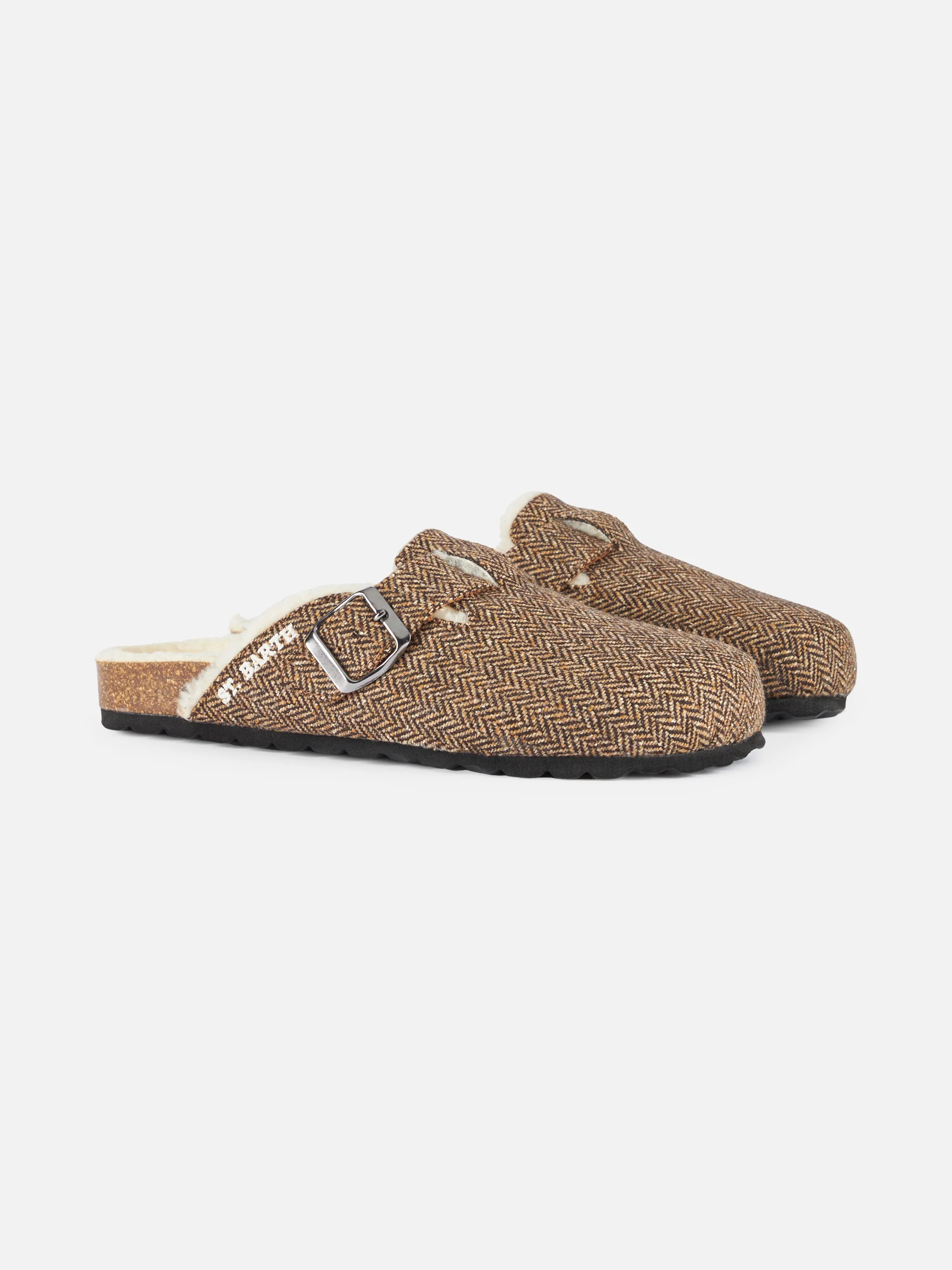 Furry sandal clogs with herringbone pattern