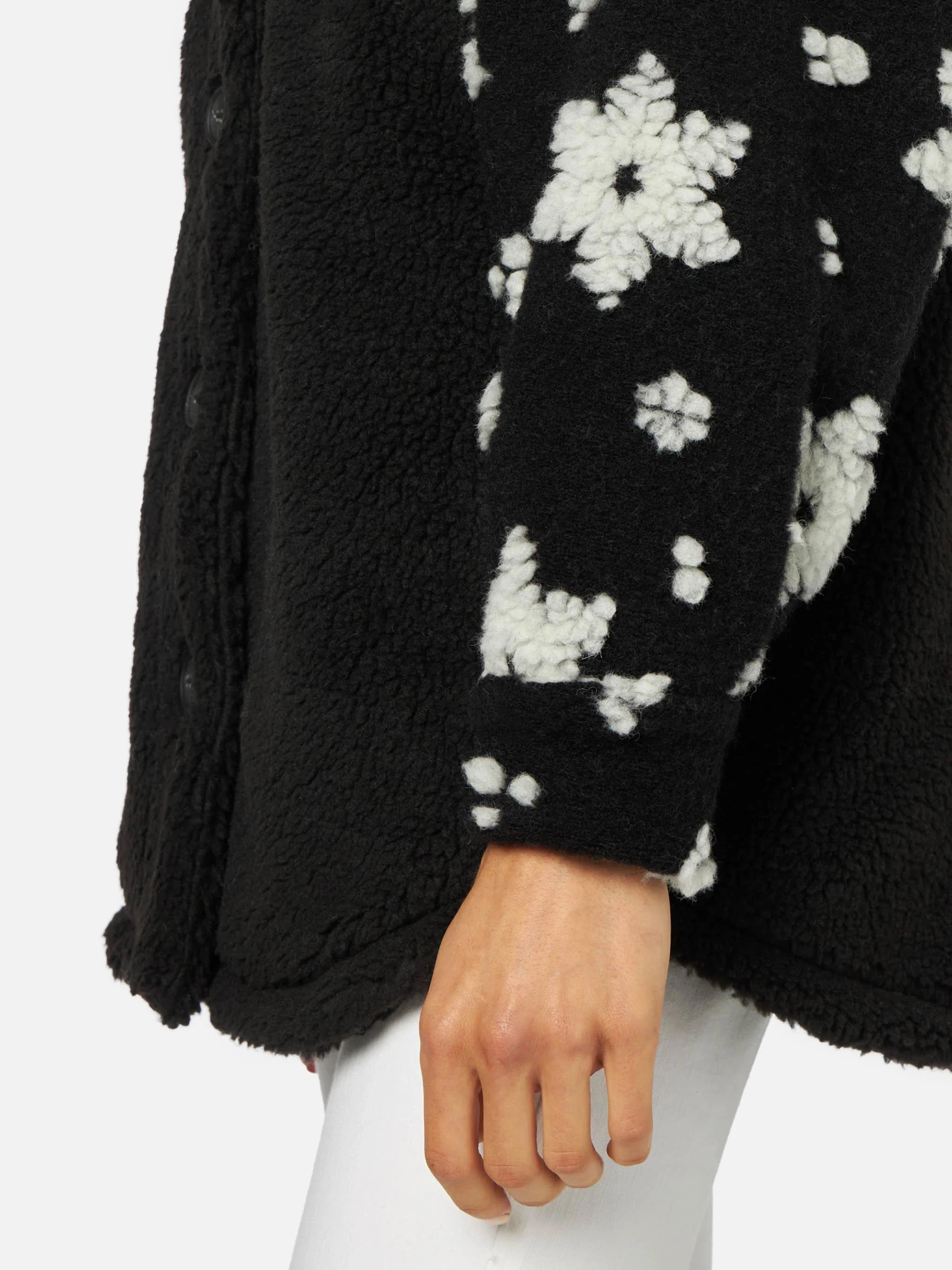 Black sherpa Elys jacket with snowflake pattern - Image 3